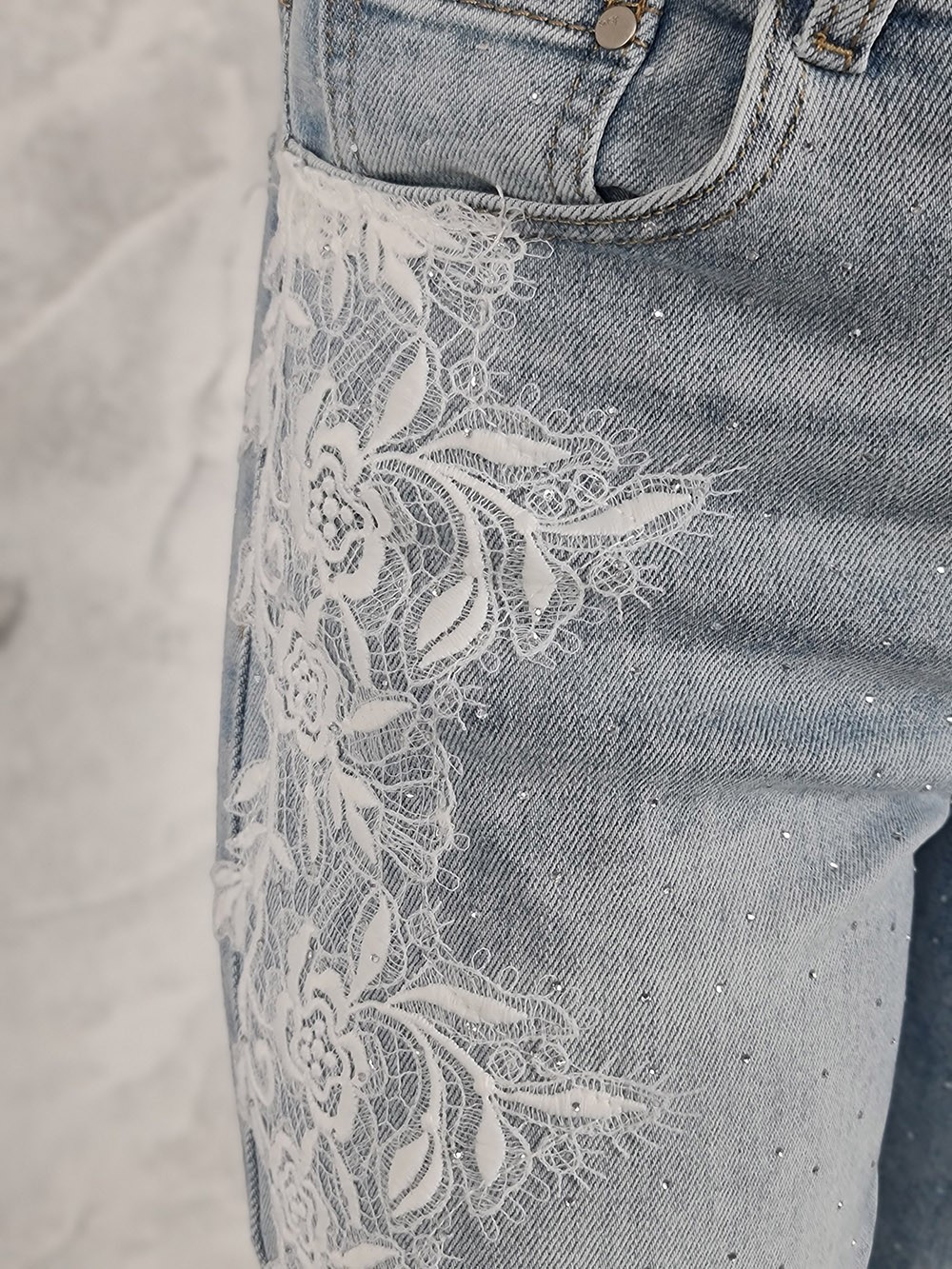 Джинсы FLEXMODA с вышивкой на бокам голубые, фотография №4