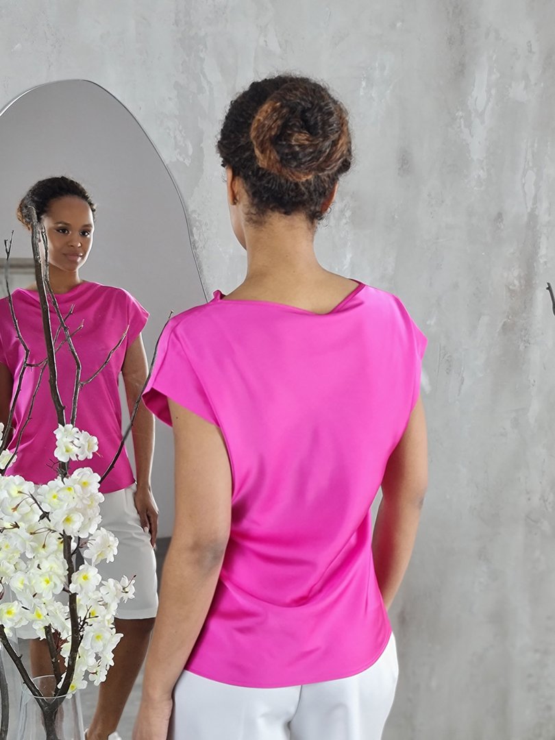 Блузка Imperial со сборкой на декольте атласная фуксия, фотография №4