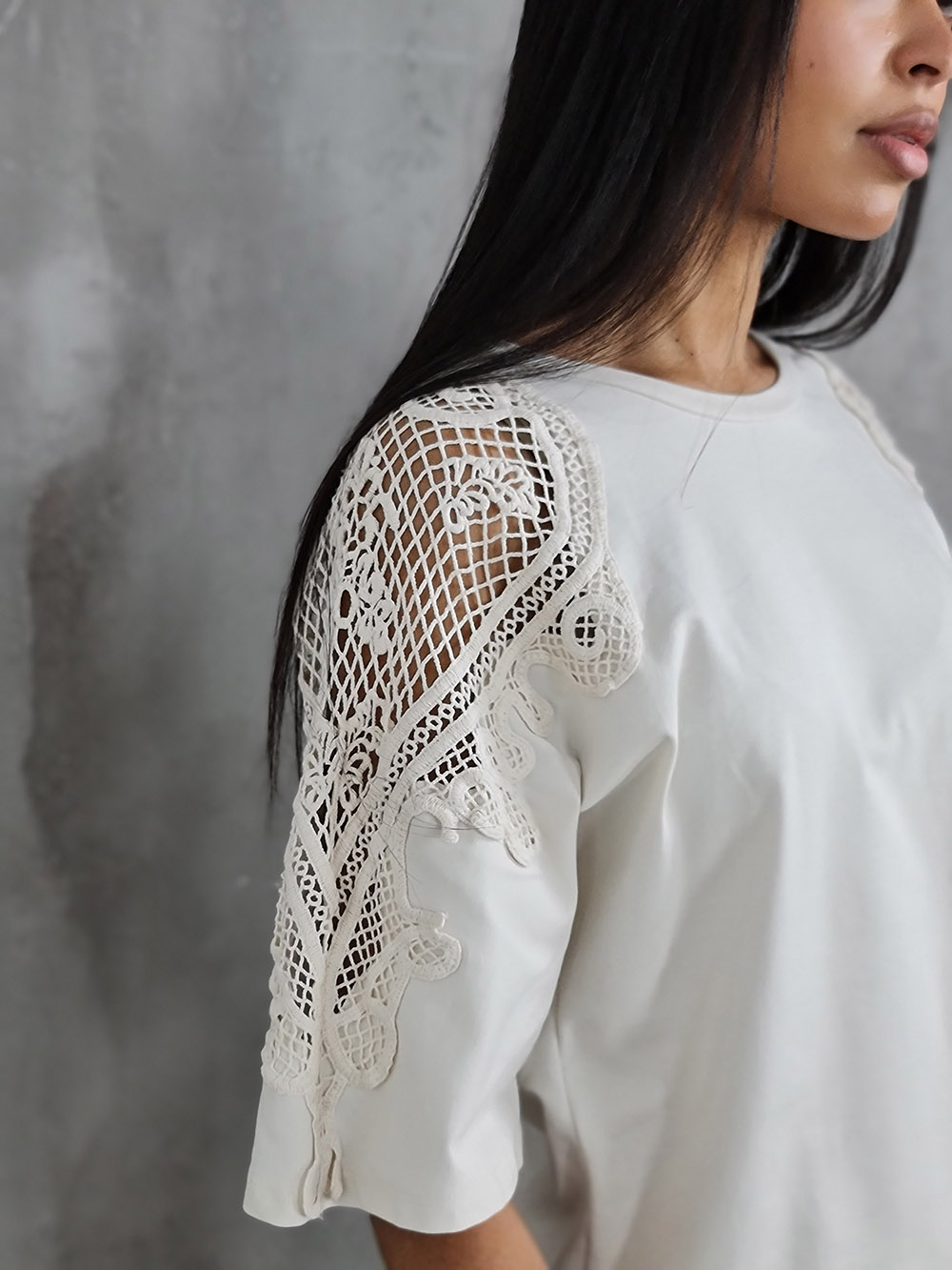 Футболка MIHO'S с вышивкой на плечах кремовая , фотография №2