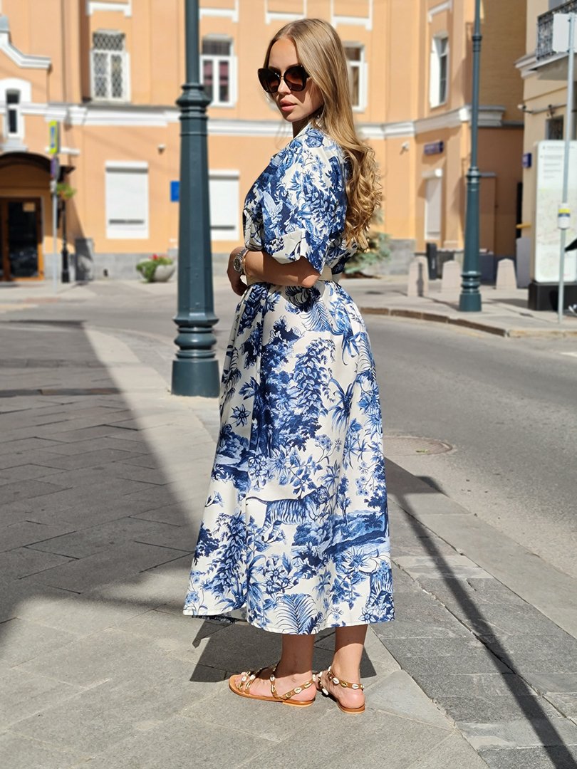 Платье Naiif с плетеным поясом и голубым приинтом молочное, фотография №3