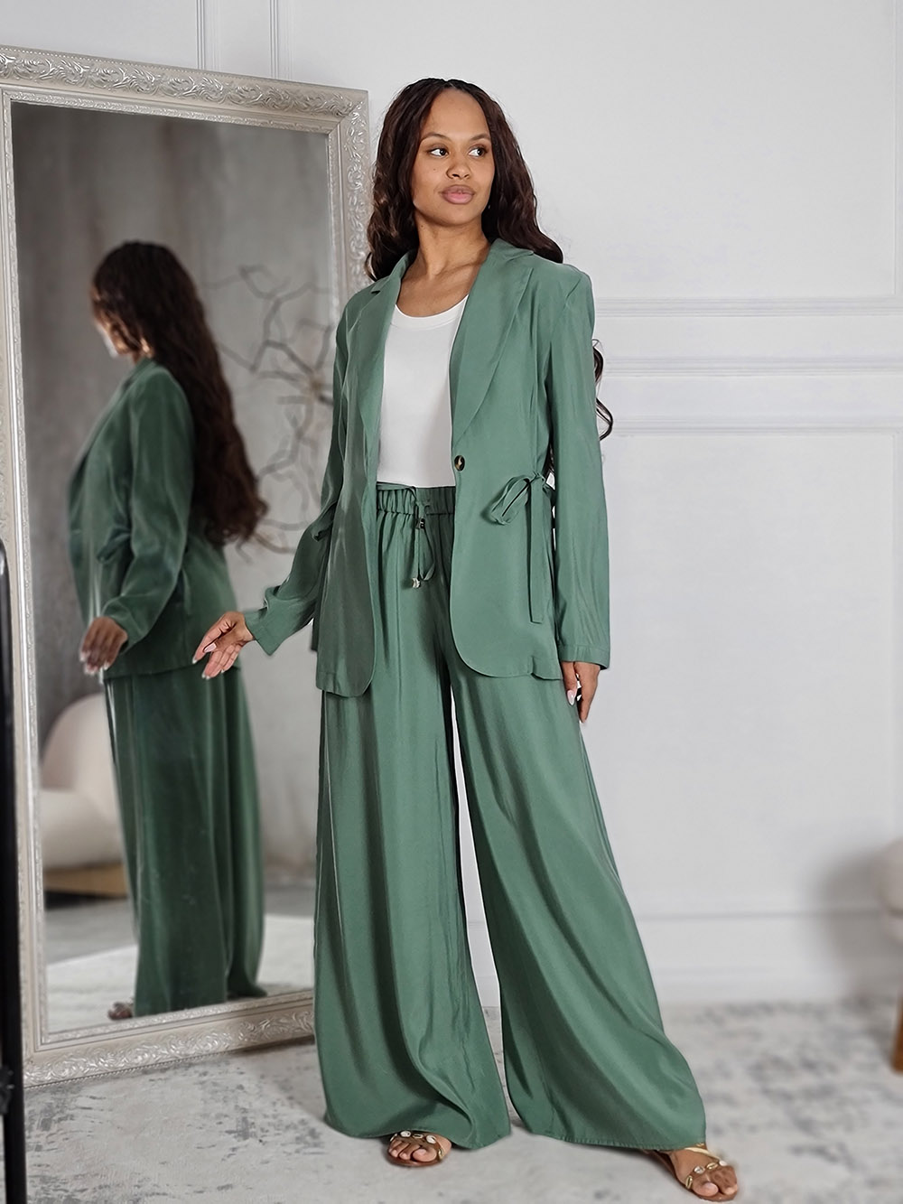 Костюм CLOTHÉ тонкий брюки и пиджак сбоку на завязках зеленый, фотография №1