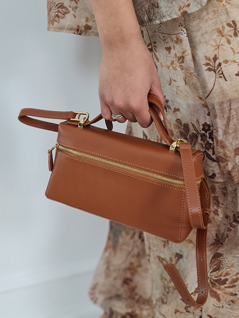 Сумка мини с сплошной молнией карамельная, фотография №1