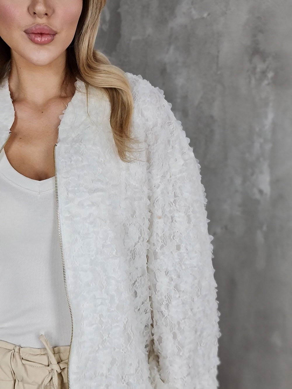 Бомбер Atelier Emi с цветочками белый, фотография №2