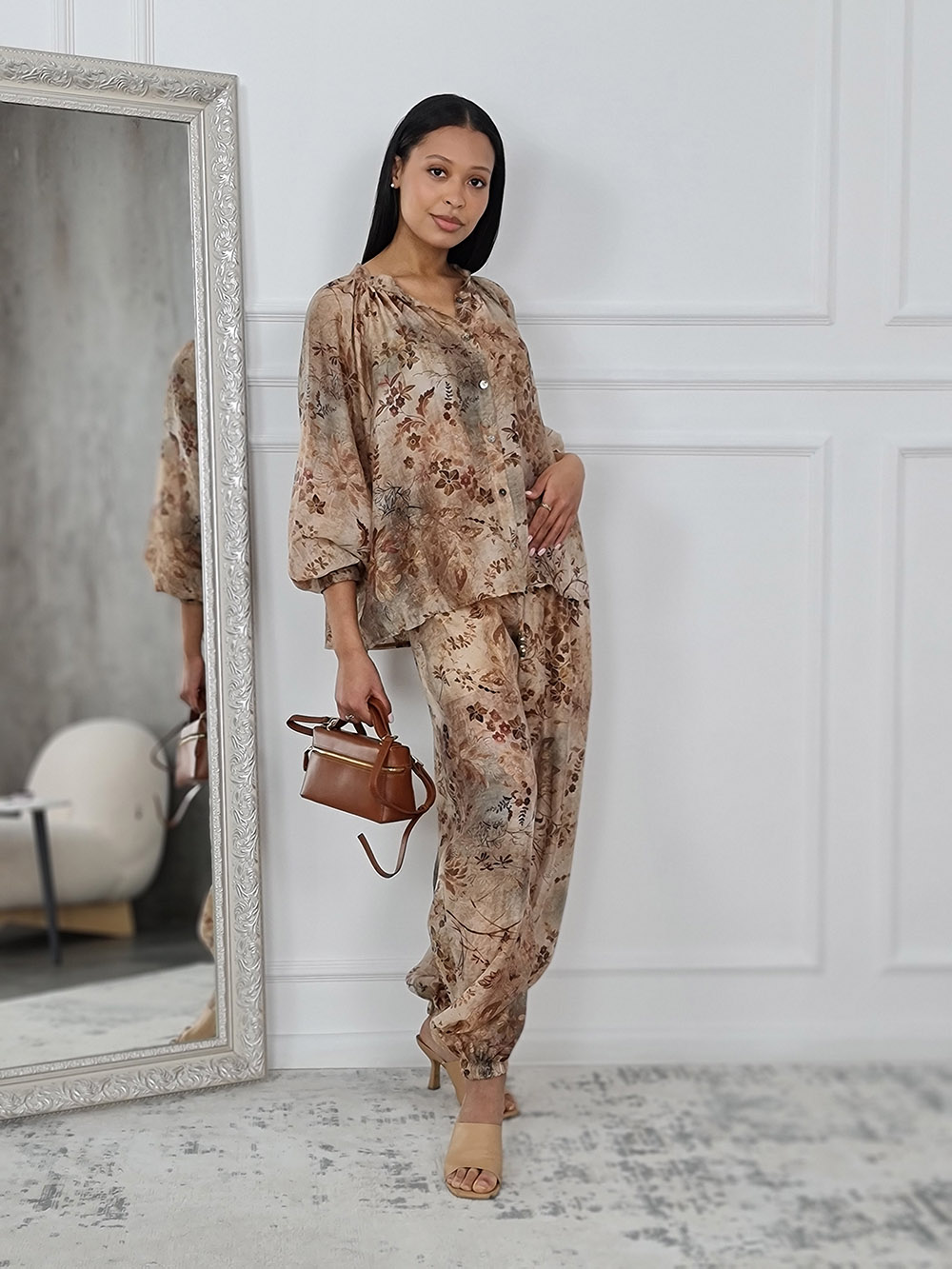 Костюм Souvenir блузка и брюки растительный принт бежевый, фотография №1