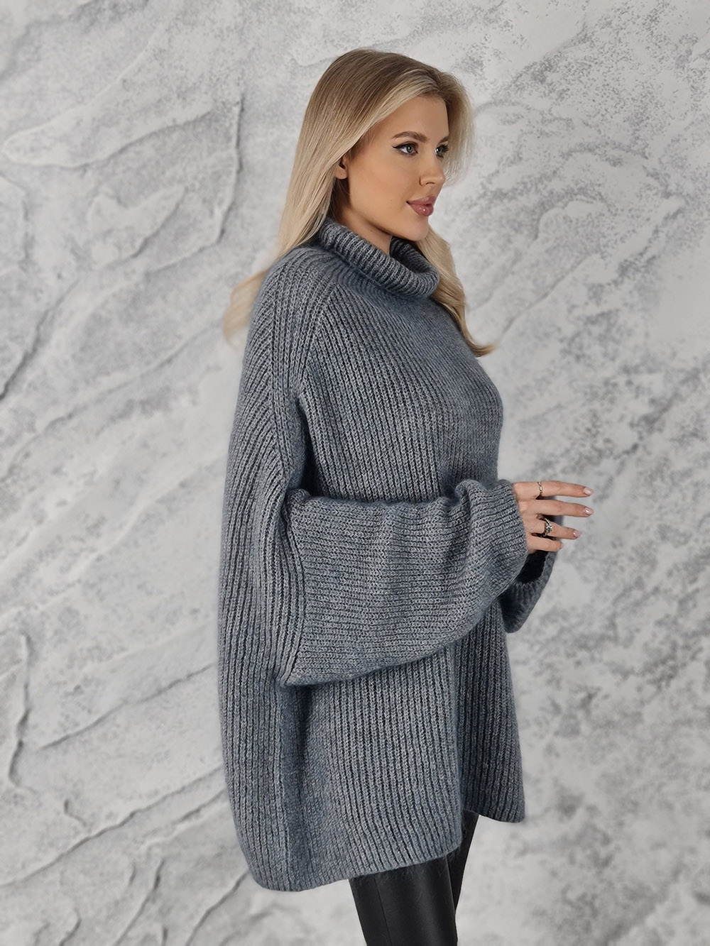 Свитер оверсайз Kontatto с воротом серый, фотография №4