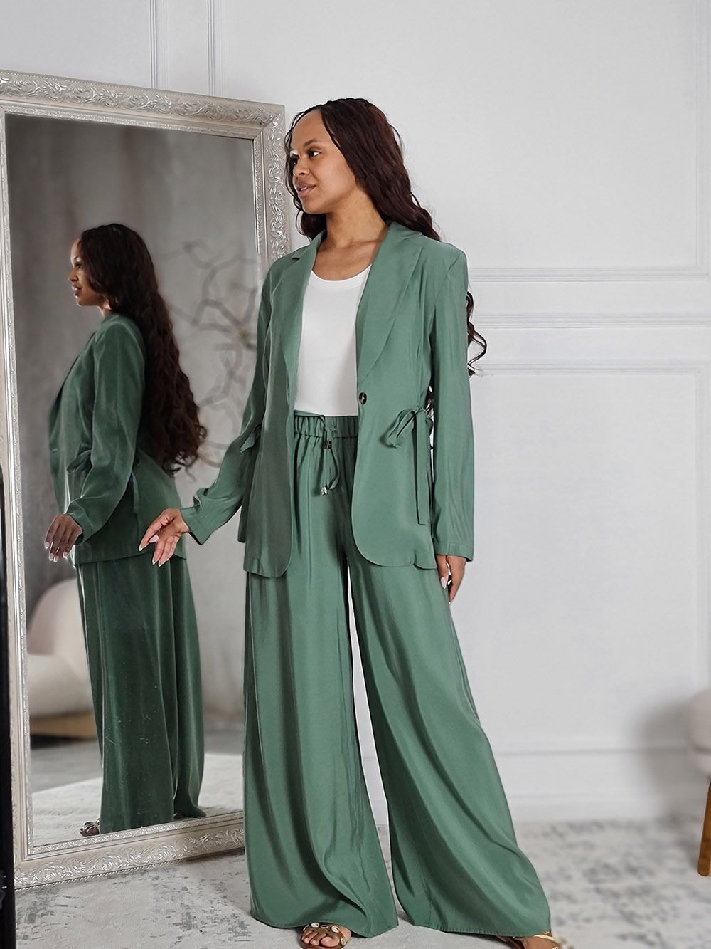 Костюм CLOTHÉ тонкий брюки и пиджак сбоку на завязках зеленый, фотография №2