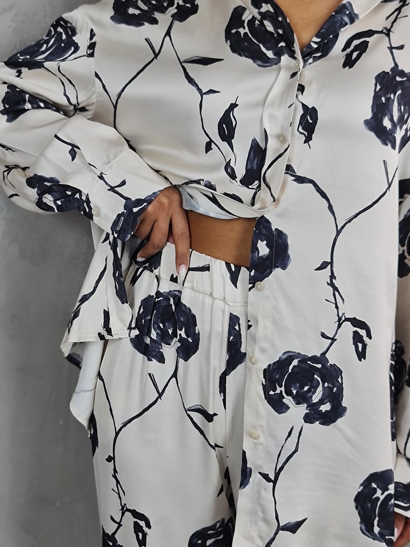 Костюм CLOTHÉ рубашка и брюки с черными розами белый, фотография №5