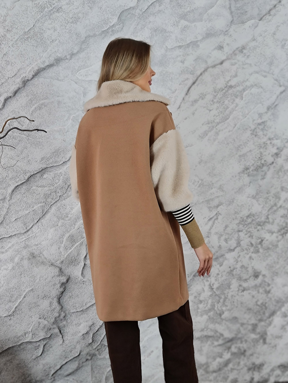 Пальто Maryley с меховыми вставками бежевое , фотография №4