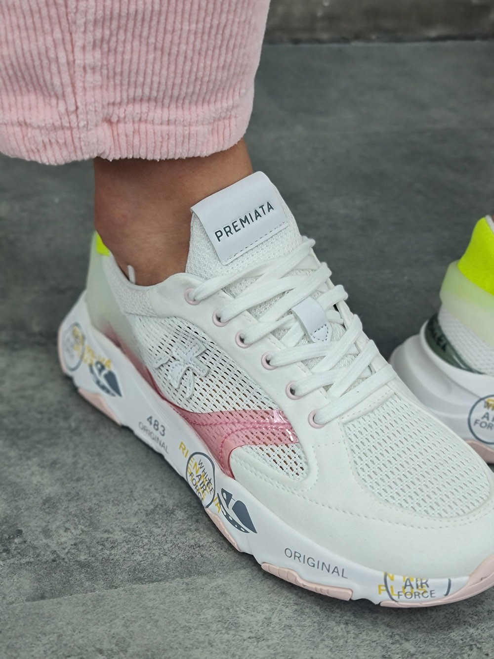 Кроссовки PREMIATA с розовыми вставками и желтым задником белые, фотография №2