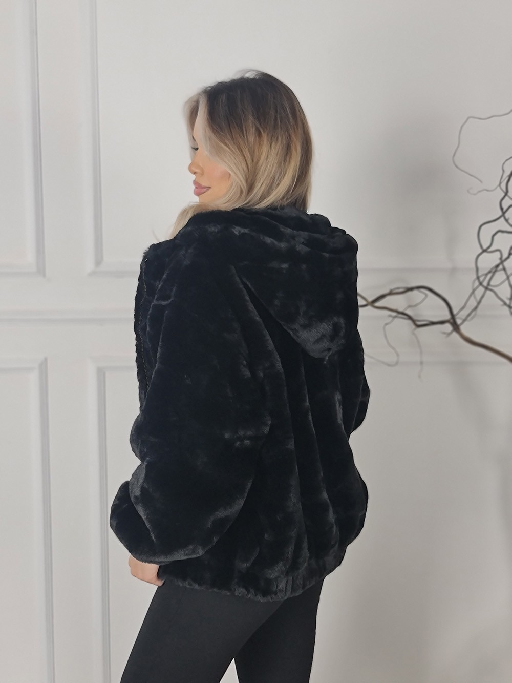 Экошуба ONE LOVE с капюшоном короткая черная, фотография №3