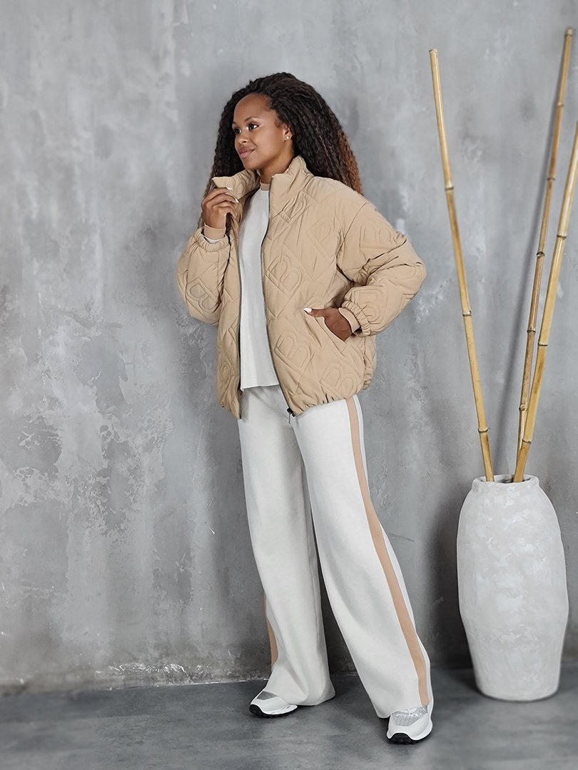 Куртка Barbara Alvisi с буквами и высокой молнией песочная, фотография №3