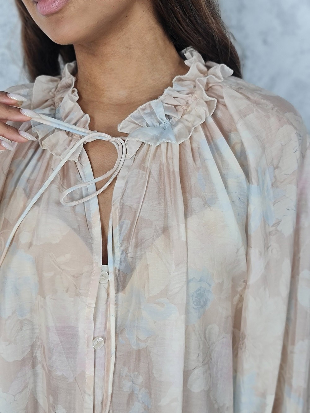 Блузка MIHO'S с рюшами пастельный принт бежевая, фотография №3