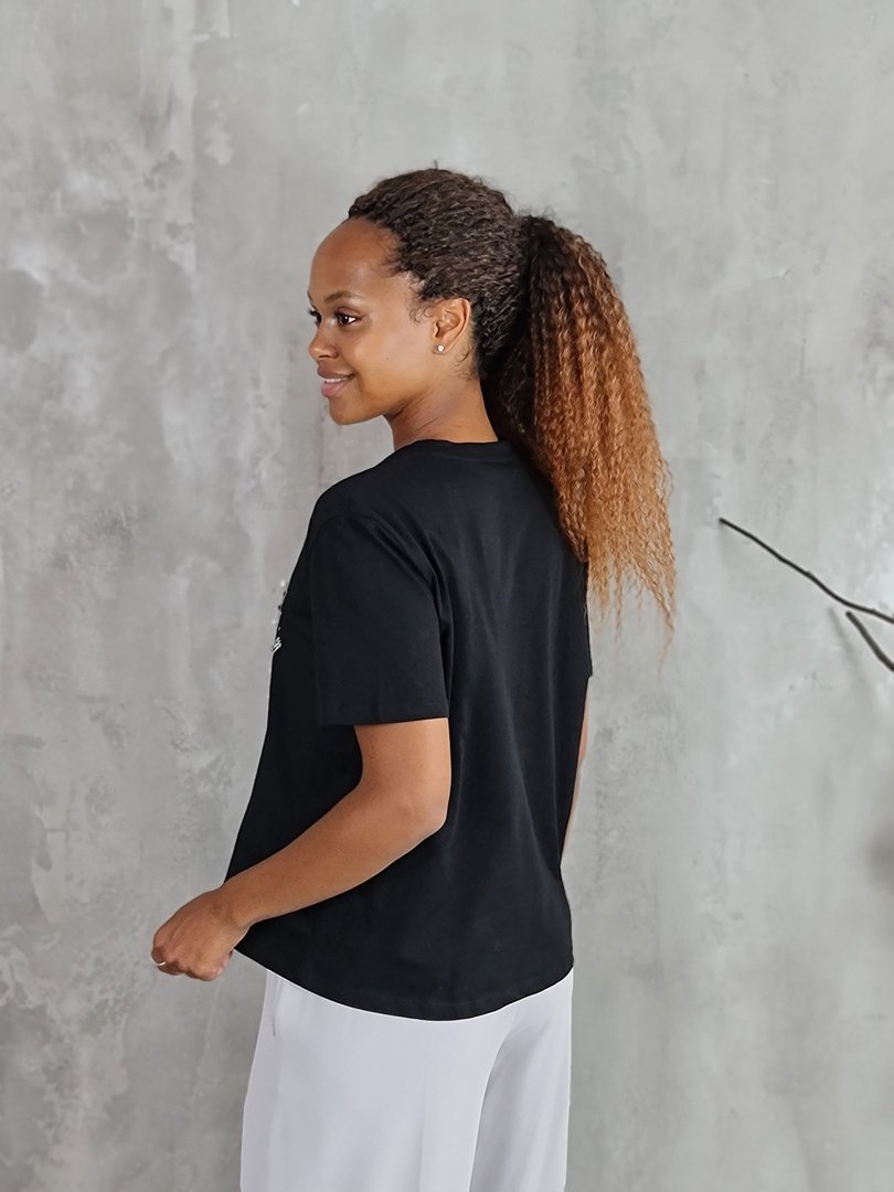 Футболка Lumina с сердечком из камушек на груди черная, фотография №2