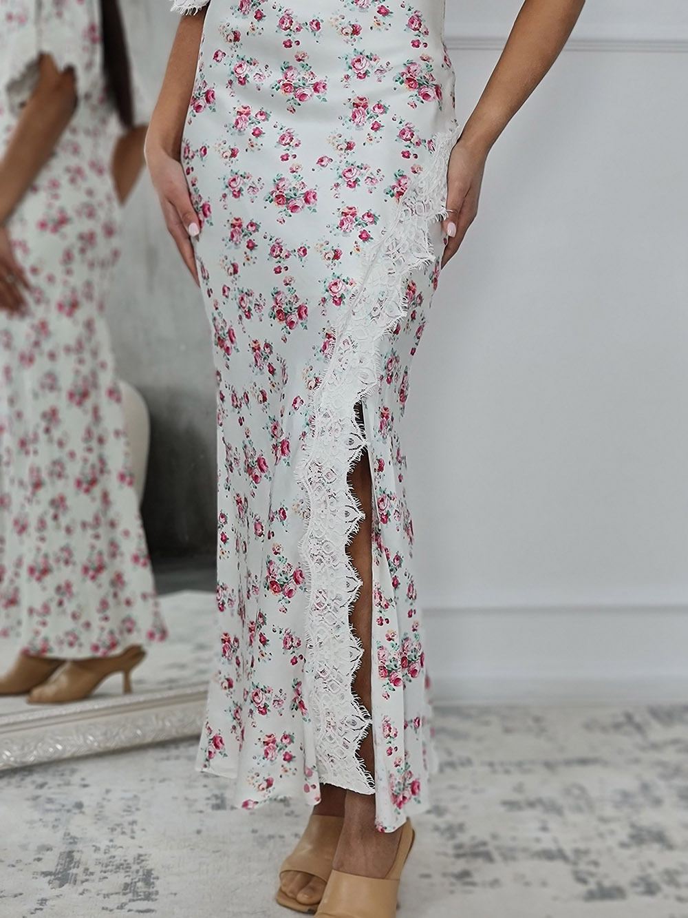 Платье Imperial с цветочным принтом и кружевом на рукавах молочное, фотография №2