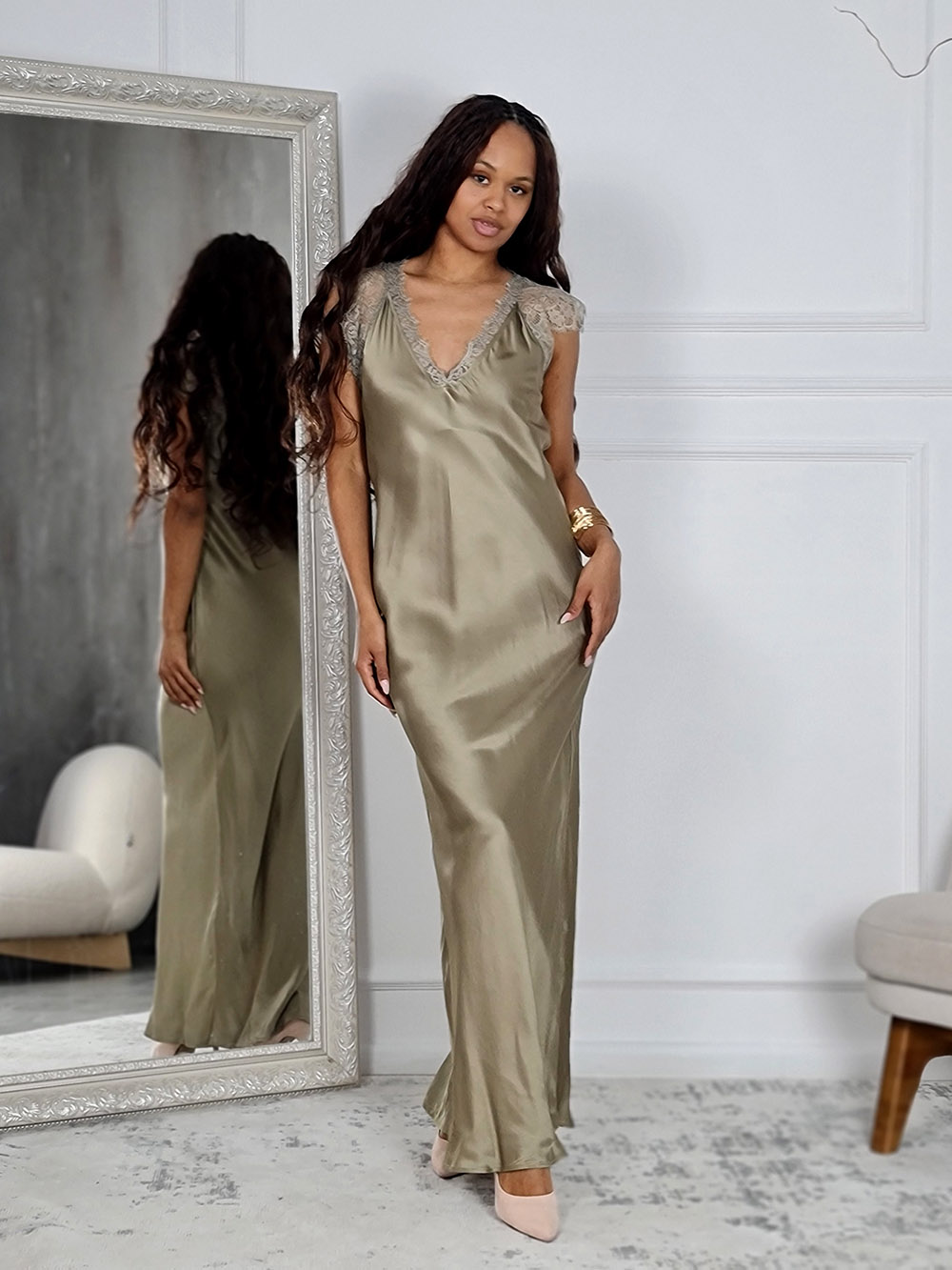 Платье CLOTHÉ длинное с кружевом на рукавах бежевое, фотография №1