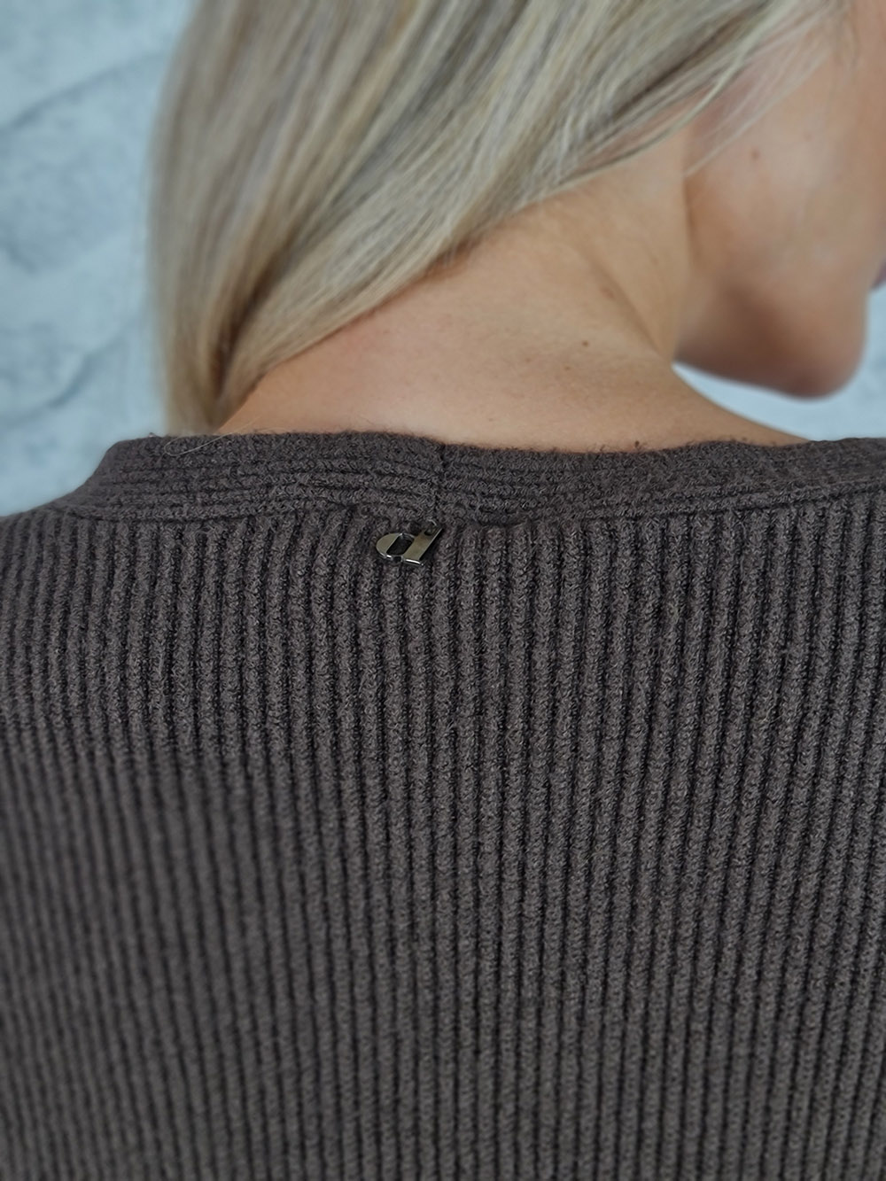 Джемпер Dixie v вырез шоколад, фотография №4