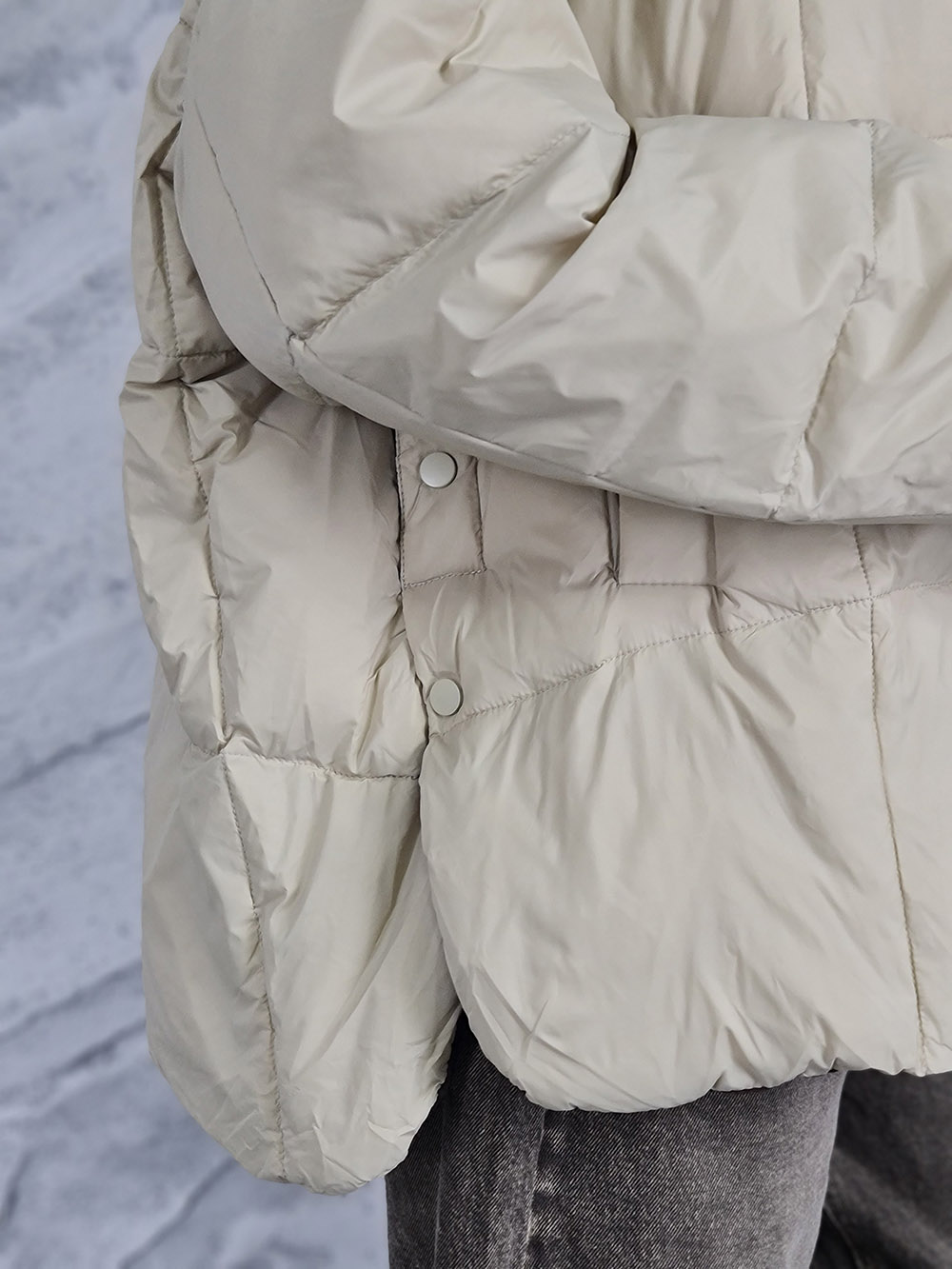 Куртка DEGREES шоколадный подклад с заклепками по бокам кремовая  , фотография №2