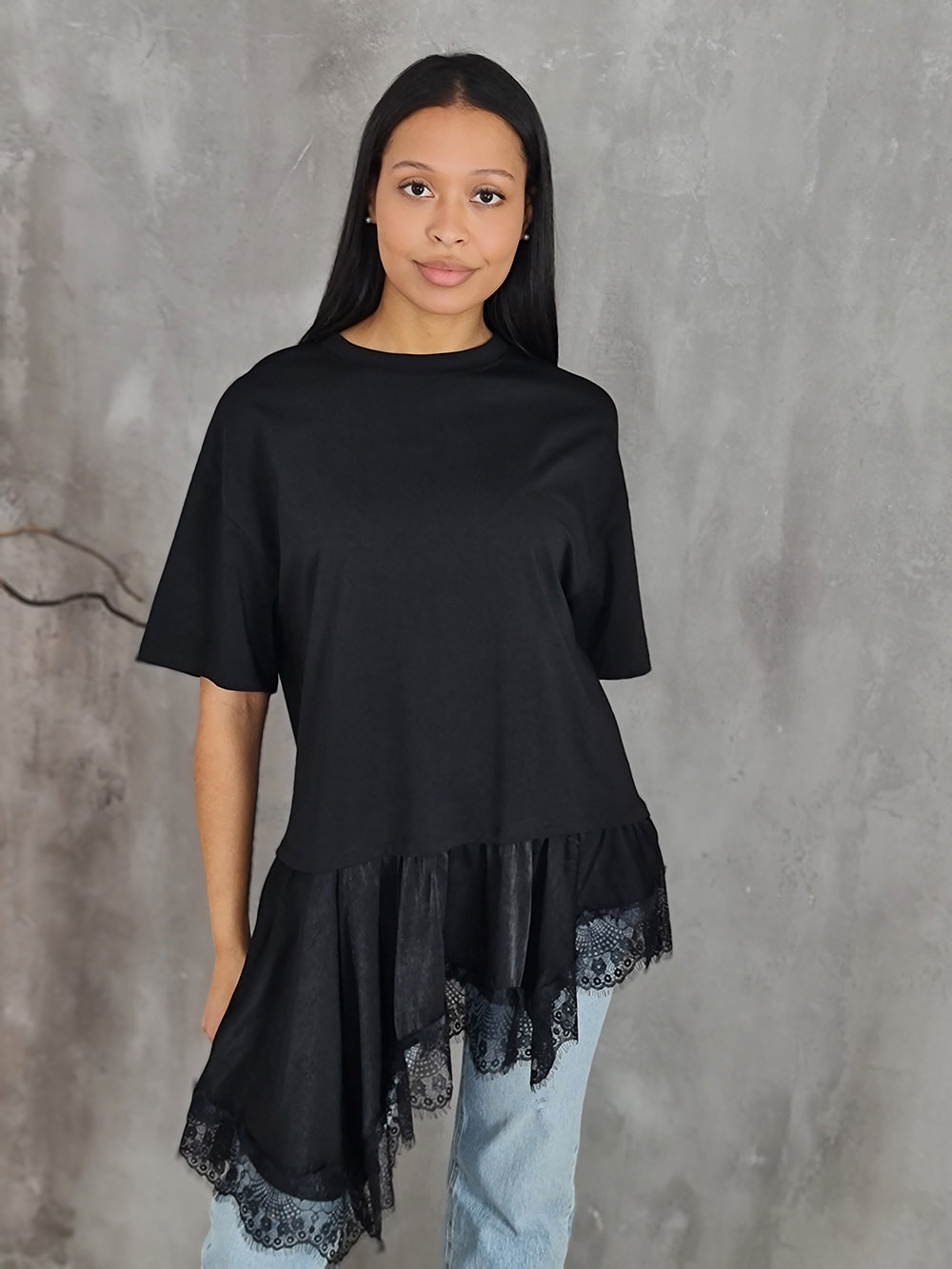 Туника MIHO'S с атласным низом и кружевом черная, фотография №1