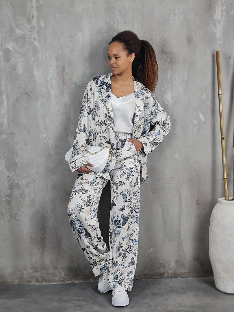 Костюм CLOTHÉ с голубыми бабочками молочный, фотография №1
