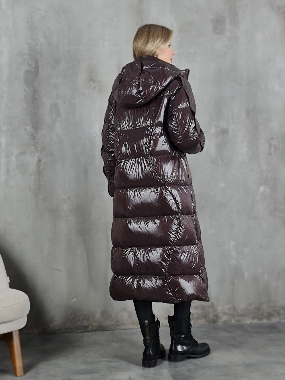 Пуховик Vicolo натуральный пух с черным подкладом капюшон шоколад, фотография №3