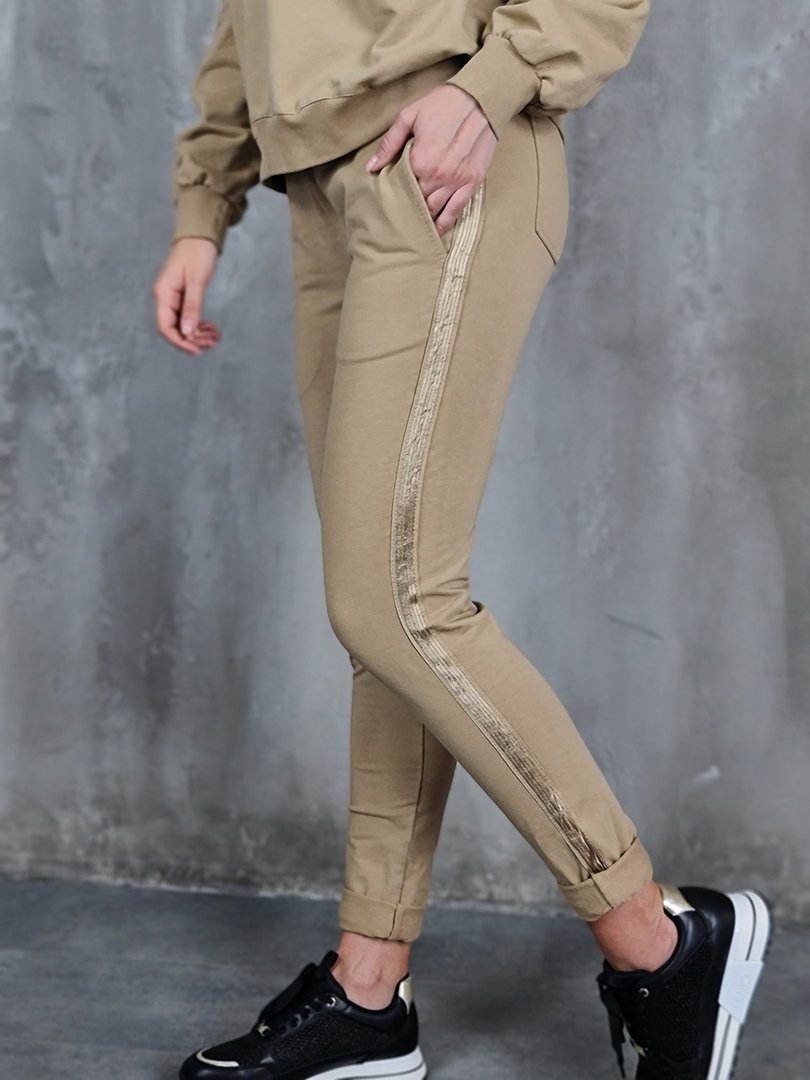 Костюм Naiif свитшот с принтом сердце и брюки песочный, фотография №4