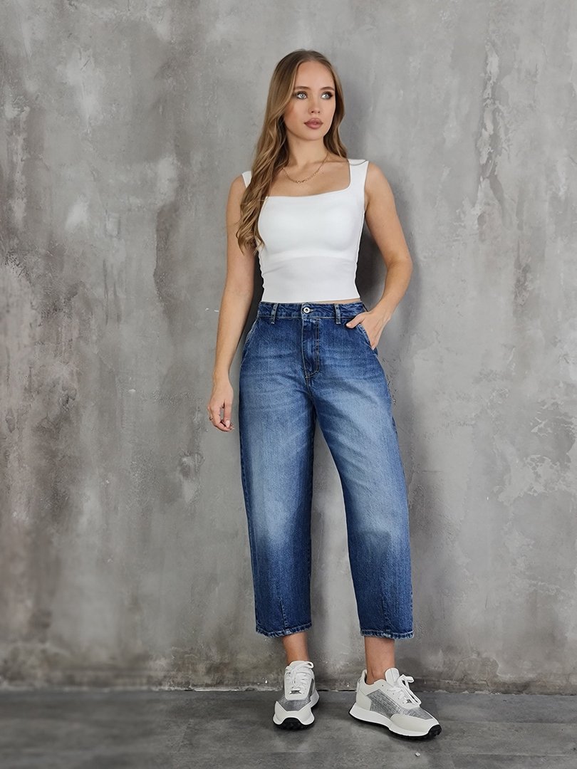 Джинсы-бананы Please с выточками внизу и потёртостями голубые , фотография №2