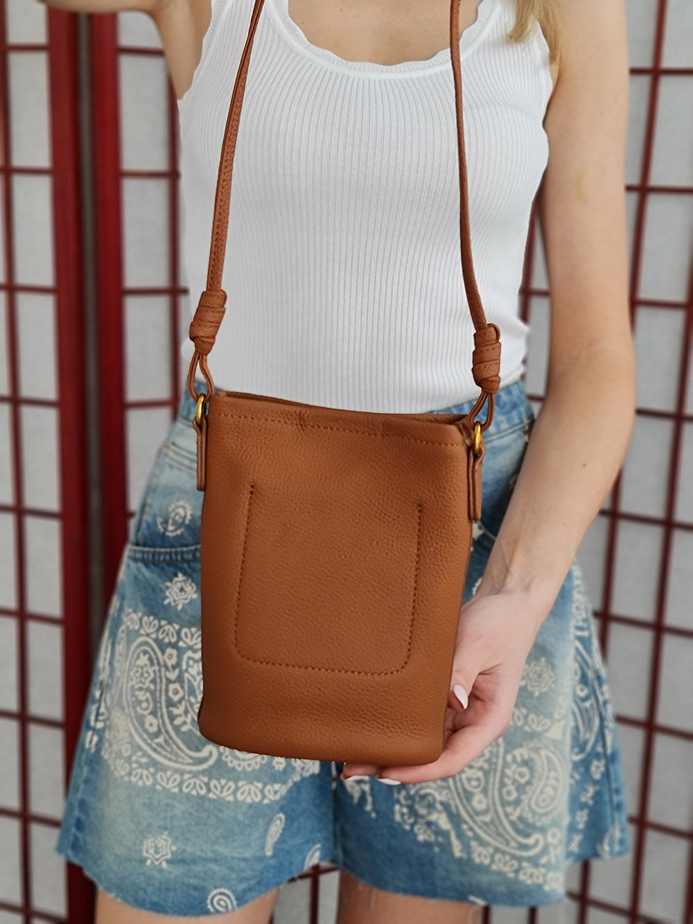 Сумка мини с круглой вставкой золотой карамельная , фотография №4