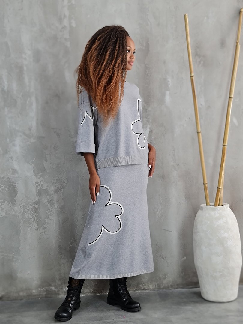 Костюм BEAUTY WOMEN джемпер с вышивкой и юбка серый, фотография №2