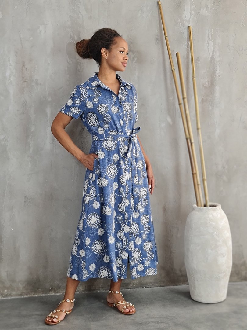 Платье li.fe style джинсовое с вышивкой цветов сиинее, фотография №3