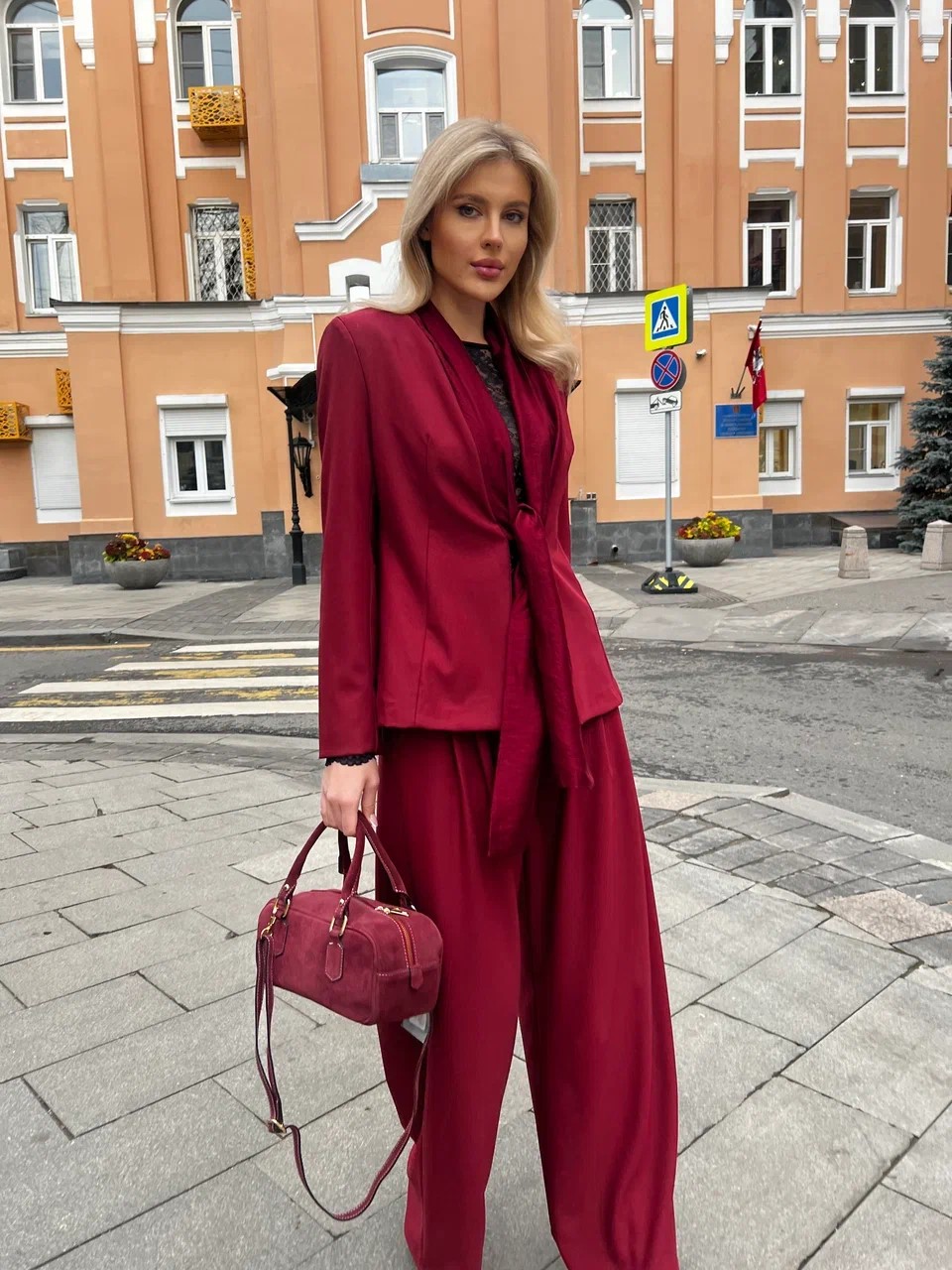 Костюм MIHO'S пиджак на завязках и брюки винный, фотография №2