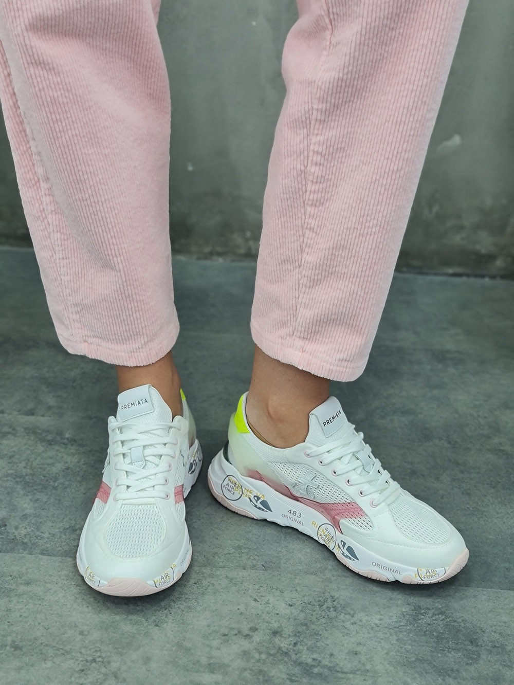 Кроссовки PREMIATA с розовыми вставками и желтым задником белые, фотография №1