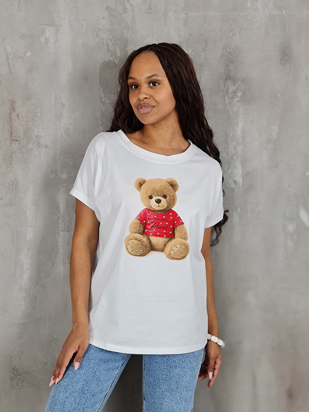 Футболка Mitica&Co. с принтом мишка в красной кофточке белая , фотография №1