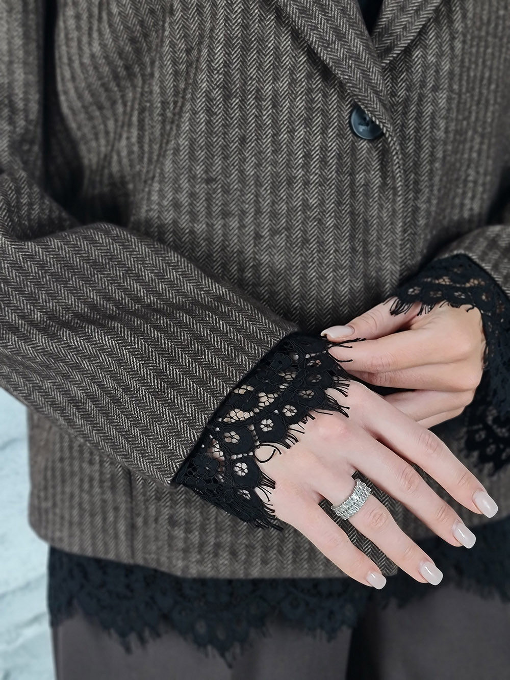 Пиджак Mitica&Co. в полоску шоколад с кружевом снизу, фотография №3