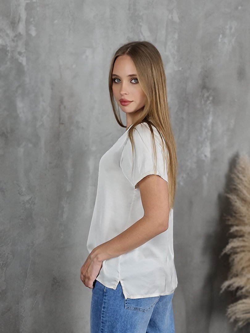 Футболка Maryley с золотым воротом молочная, фотография №2