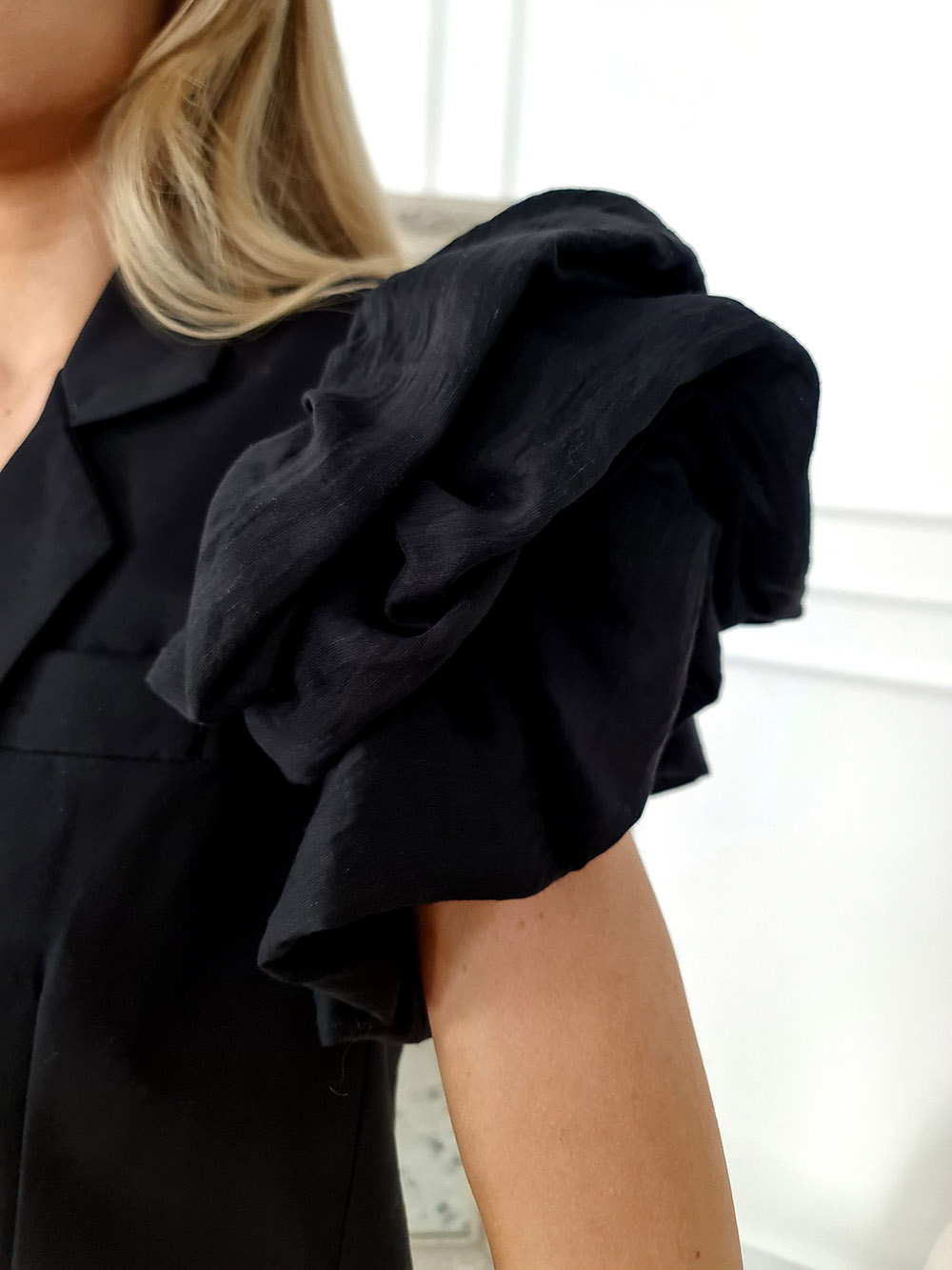 Жилет Souvenir с воланами на рукавах черный, фотография №5