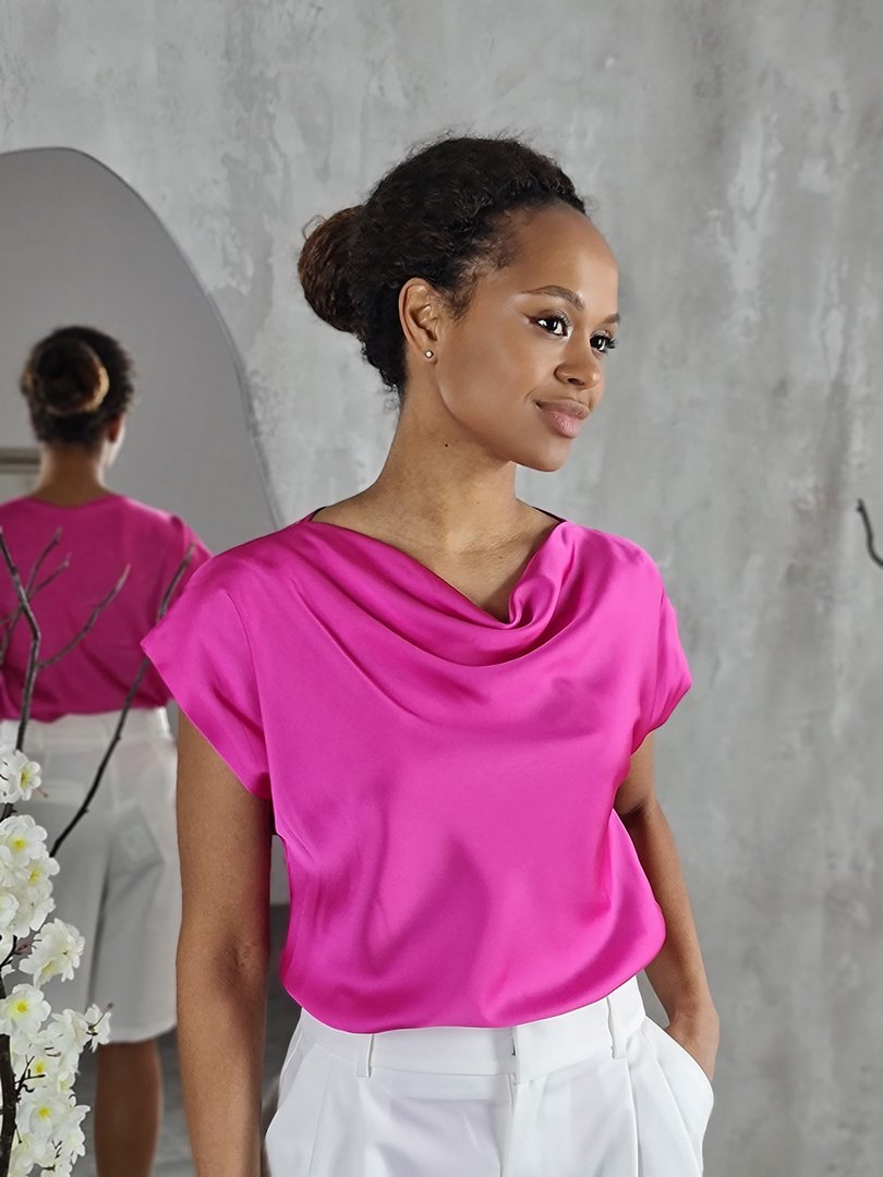 Блузка Imperial со сборкой на декольте атласная фуксия, фотография №3