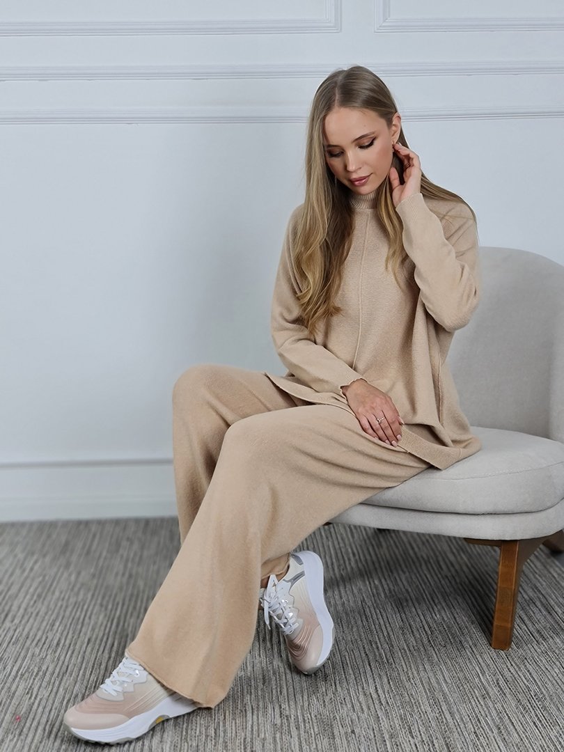 Костюм J&J свободный джемпер и брюки клёш песочный, фотография №3