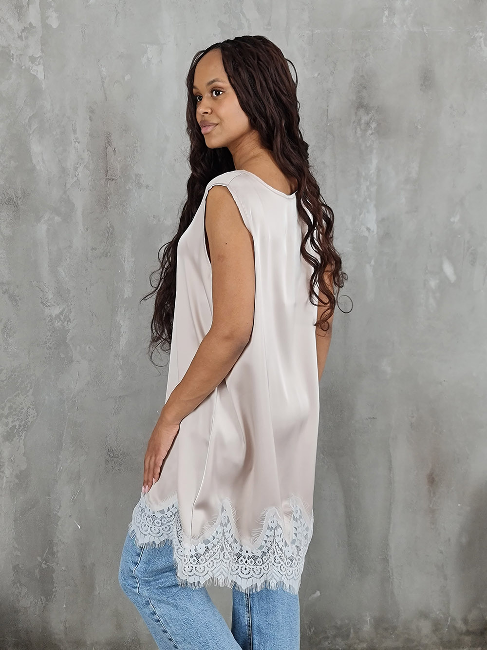 Туника MIHO'S без рукавов м кружевом внизу пудровая, фотография №4