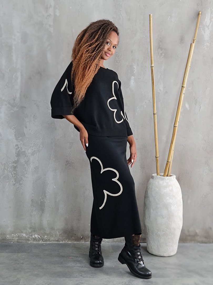 Костюм BEAUTY WOMEN джемпер с вышивкой и юбка черный, фотография №2