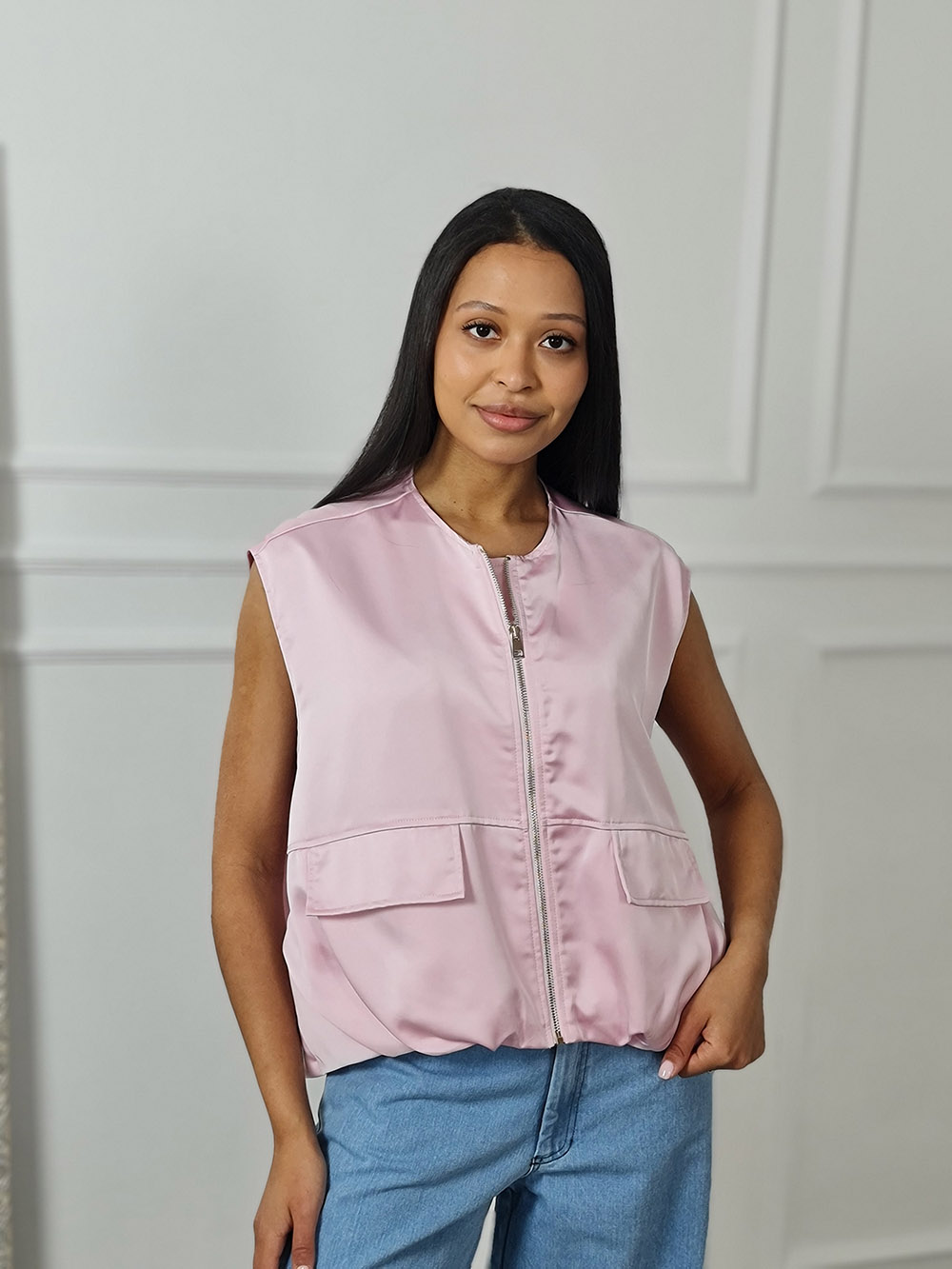 Жилетка MIHOs атласная с вышивкой розы на спине розовая , фотография №1