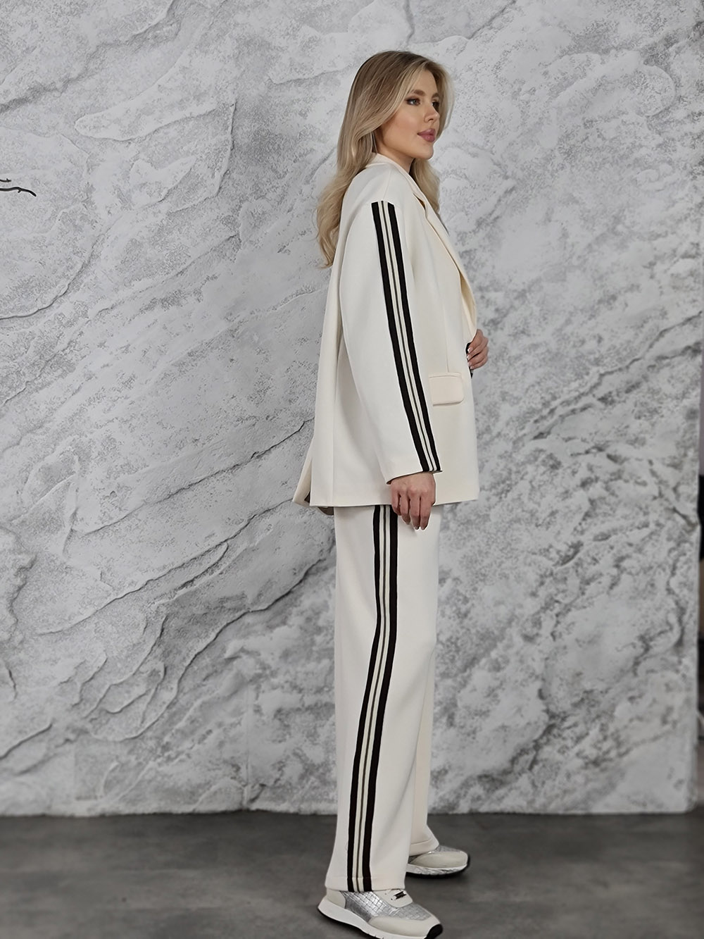 Костюм трикотажный Barbara Alvisi пиджак и брюки молочный, фотография №2