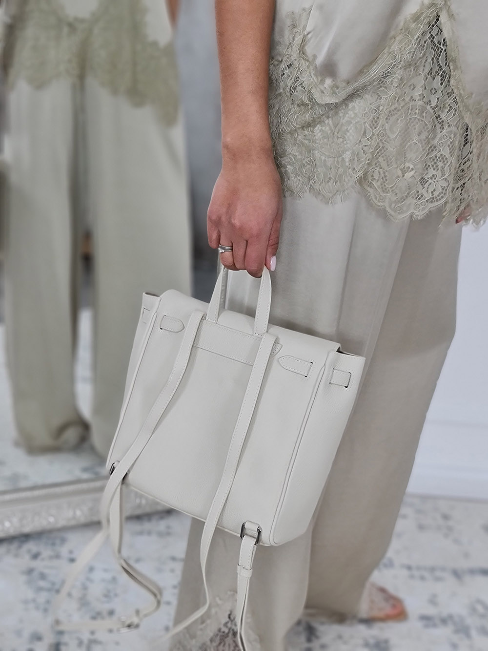 Рюкзак с серебрянной вставкой с ключиком кремовая, фотография №3