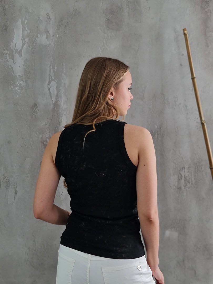 Топ Vicolo с потертостями и вшитыми колечками черный, фотография №2