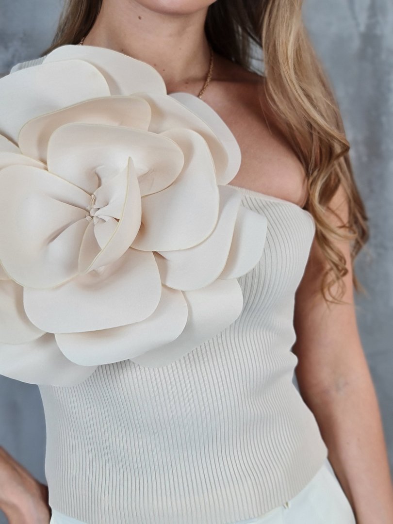 Топ GD на одно плечо с объемным цветком кремовый, фотография №2