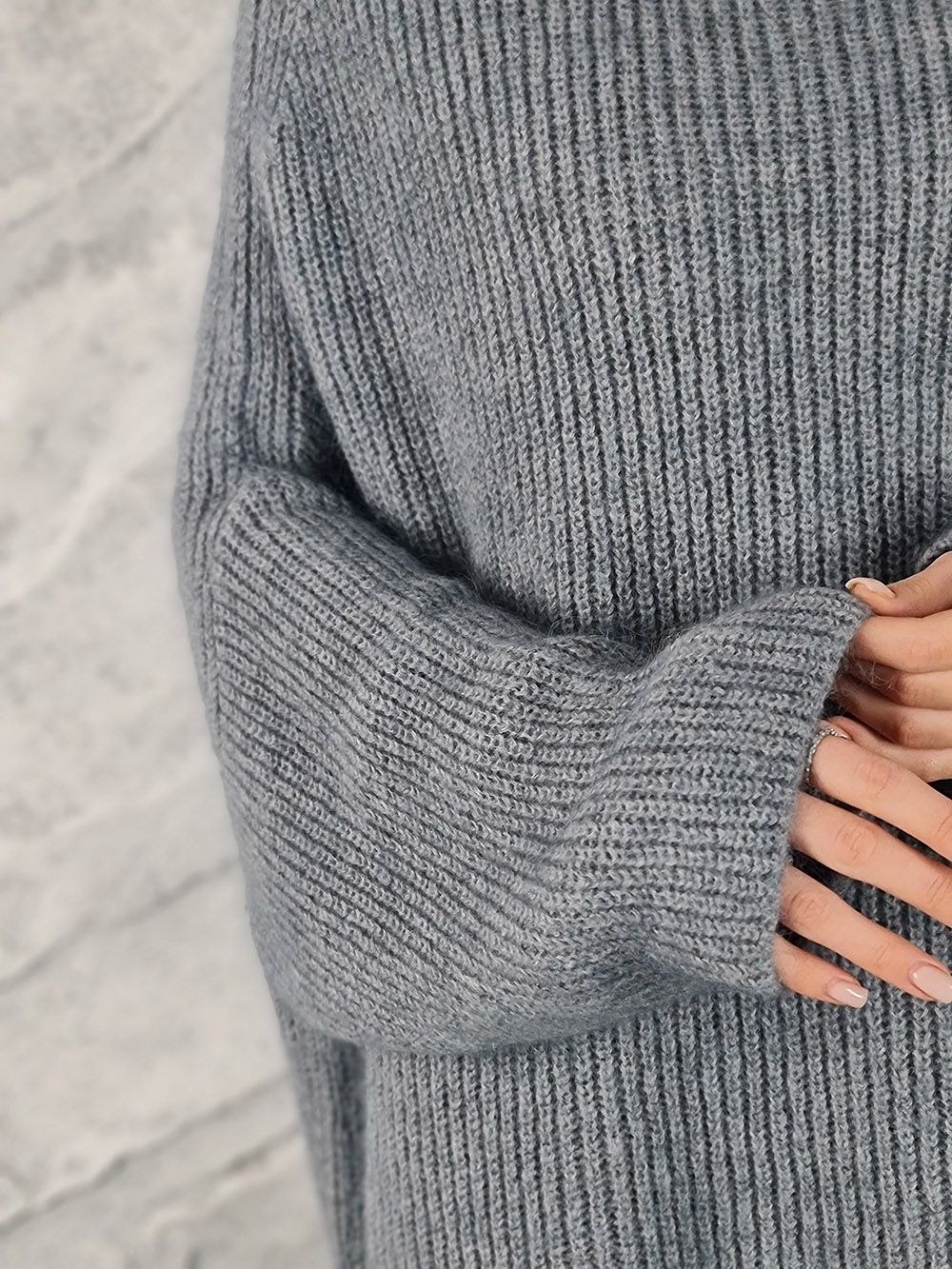 Свитер оверсайз Kontatto с воротом серый, фотография №2