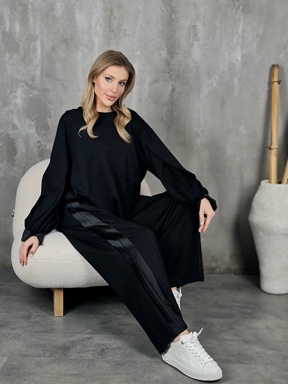 Костюм Imperial свитшот + брюки с атласными вставками черный, фотография №2