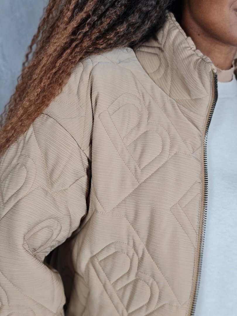 Куртка Barbara Alvisi с буквами и высокой молнией песочная, фотография №5