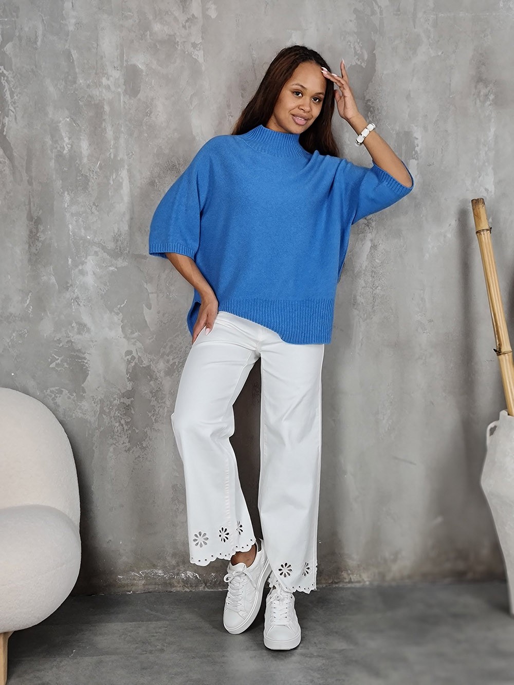 Джинсы Shaken с вырезанными цветами внизу белые, фотография №2