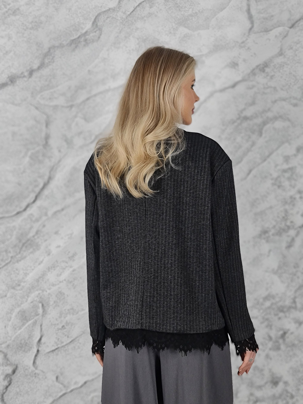 Пиджак Mitica&Co. в полоску графит с кружевом снизу, фотография №4