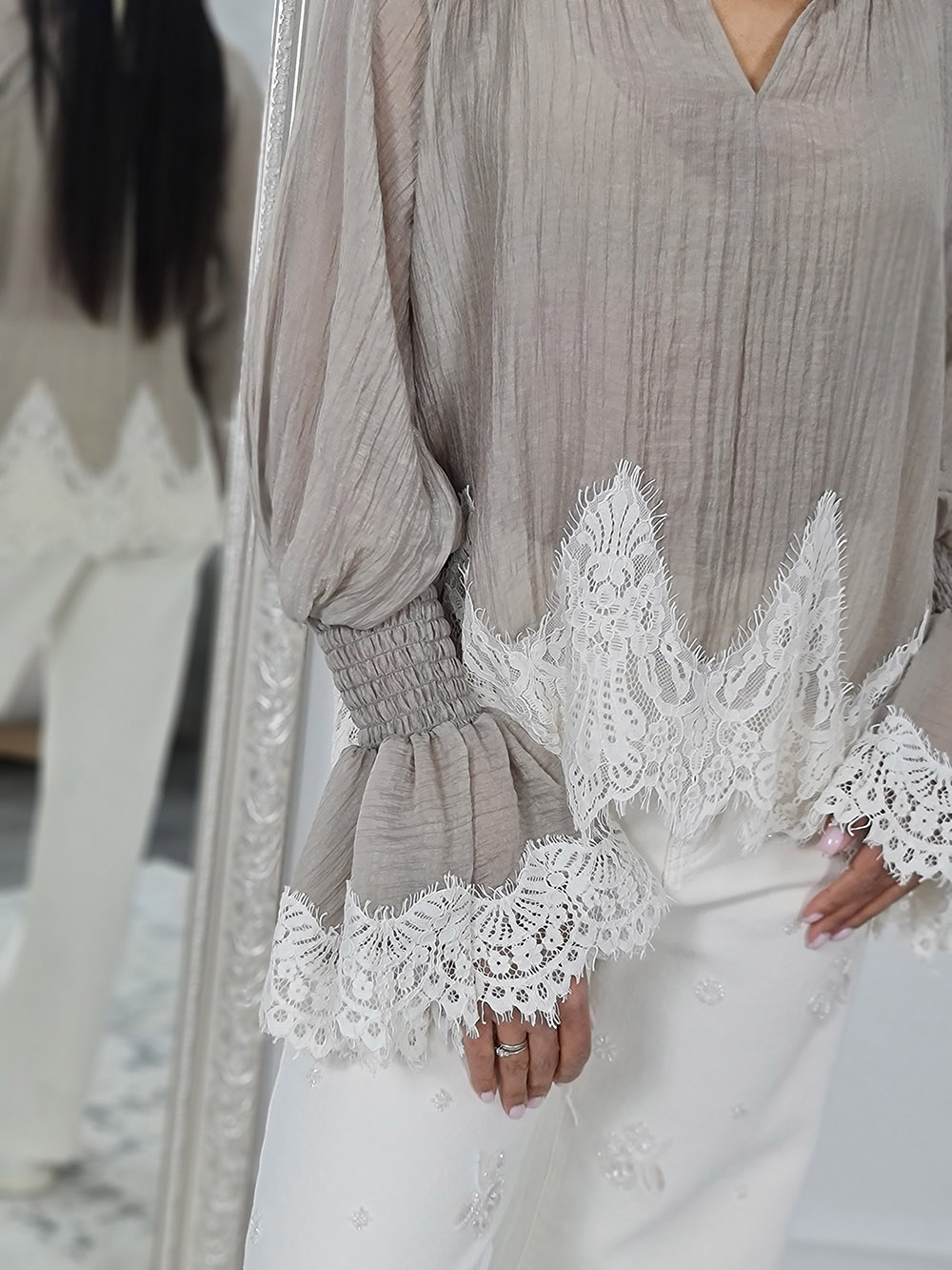 Блузка Mitica с кружевом по краям с манжетами тауп , фотография №2